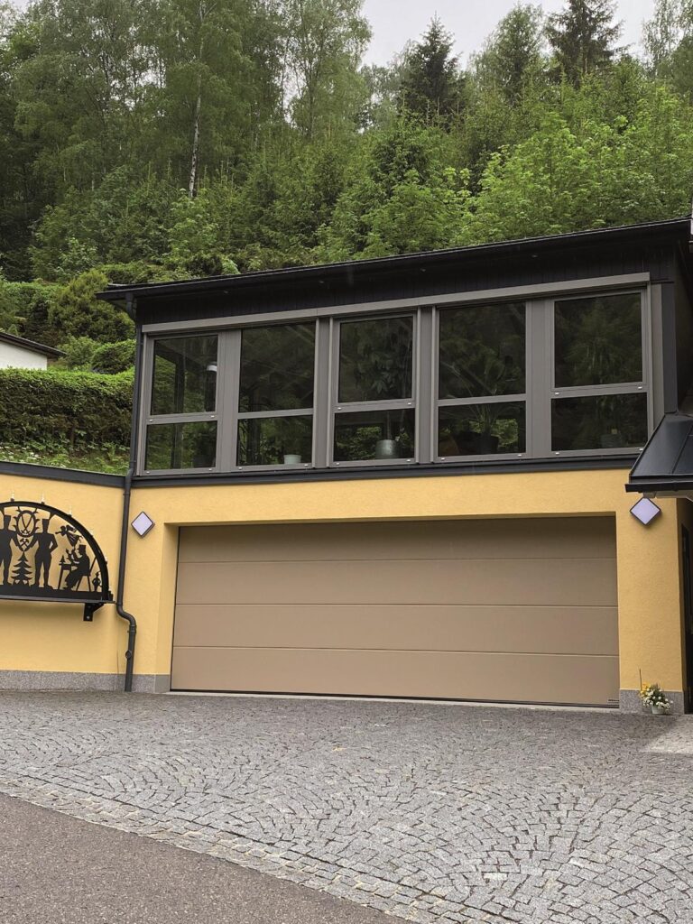 Errichtung Wintergarten mit Garage Neuhausen